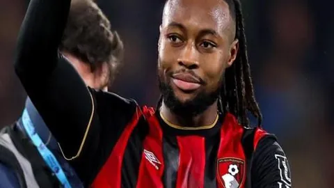 亚马尔1v2逆风翻盘，坚守阵地不倒，维克托传球失误遭破！